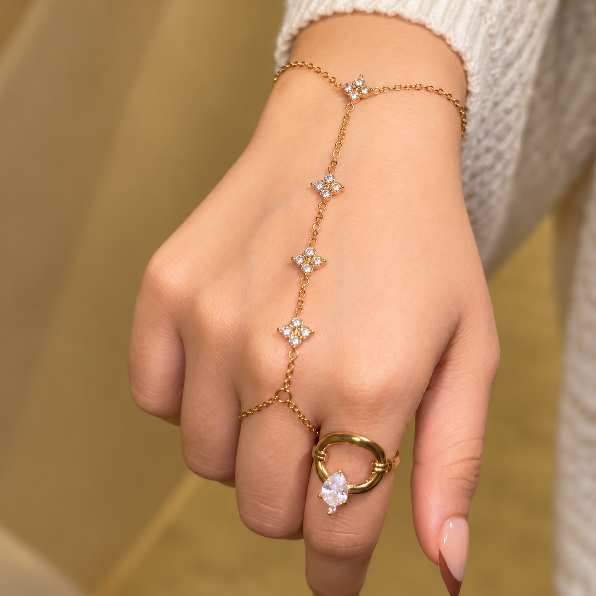 Fleur Handchain