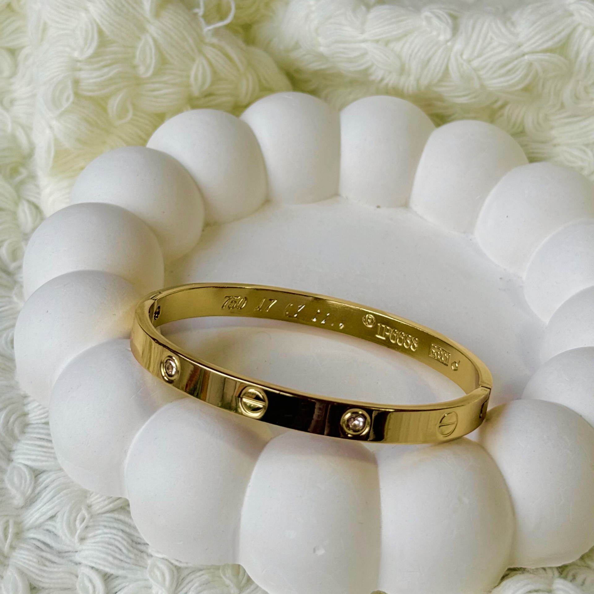 Iconic Screw Gold Bangle