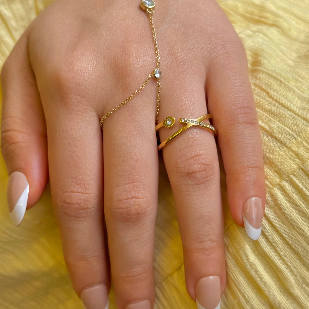 Minimal Curve Solitaire Gold Ring