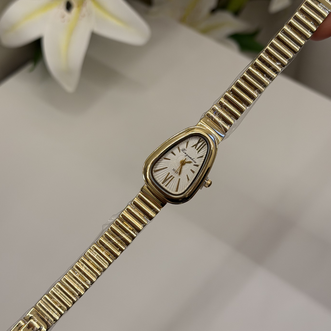 Vintage Curve Golden Watch