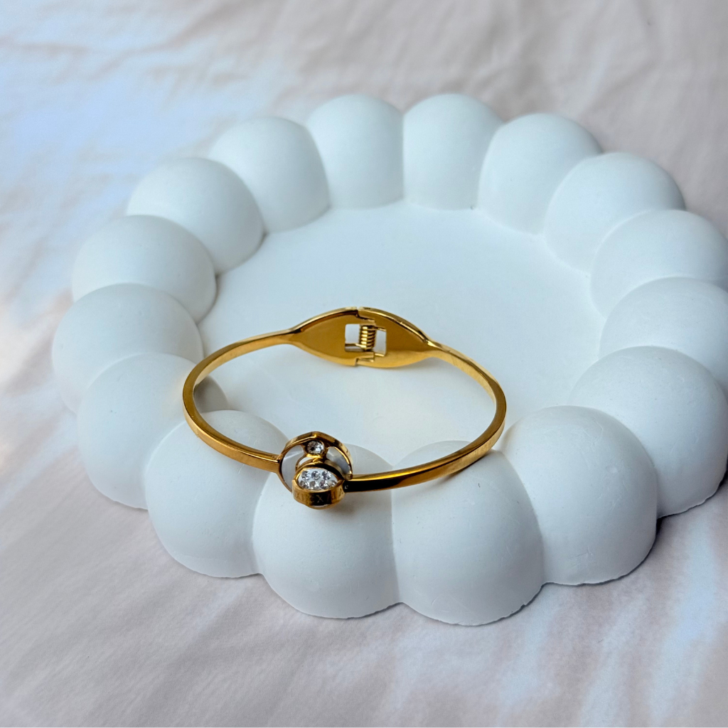 Dual Circle Charm Gold Bangle