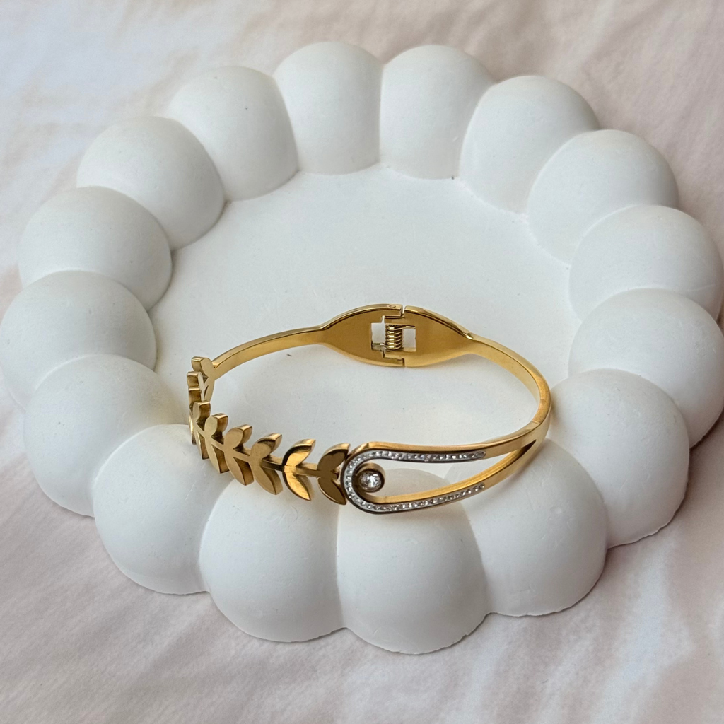 Leaf Link Gold Bangle